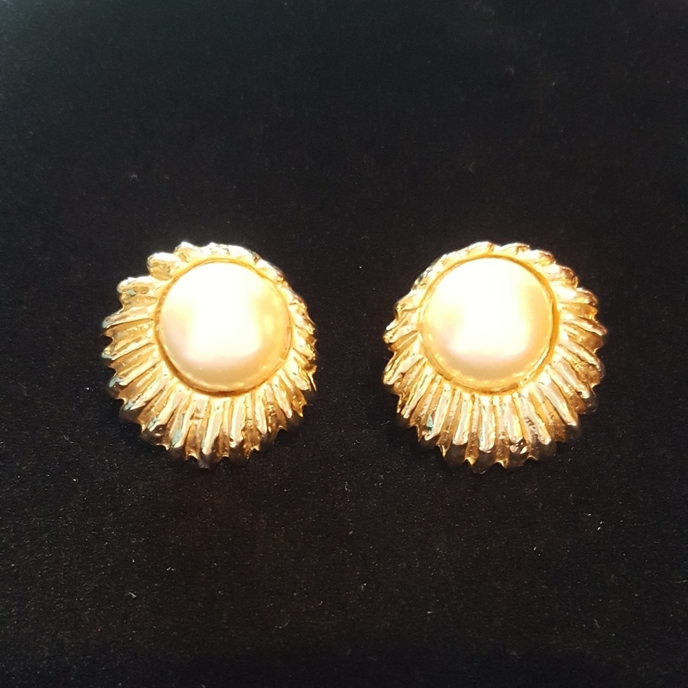 Gold tone earrings wth faux pearl. Pre owned